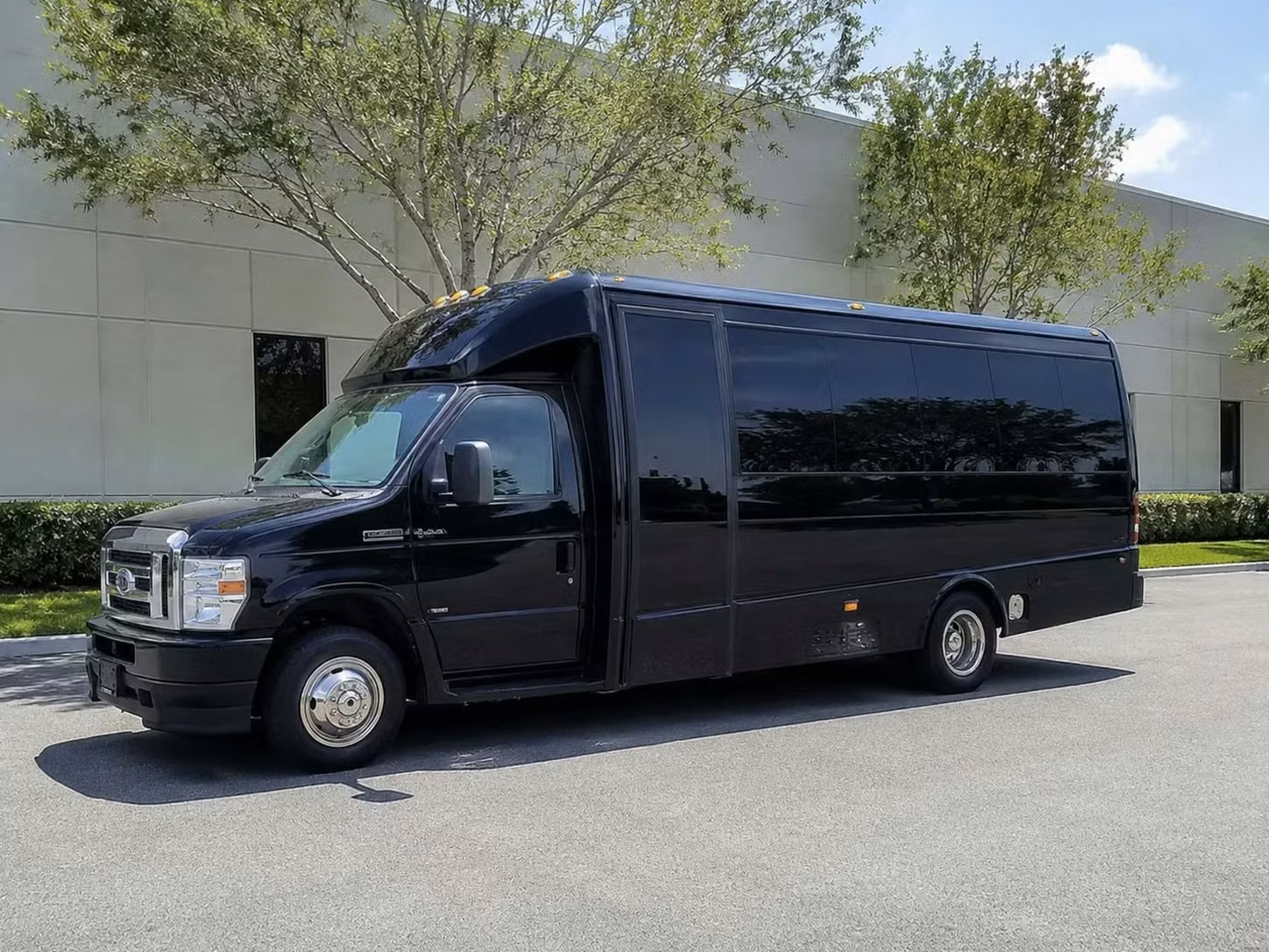 hinesville 18 passenger minibus rental