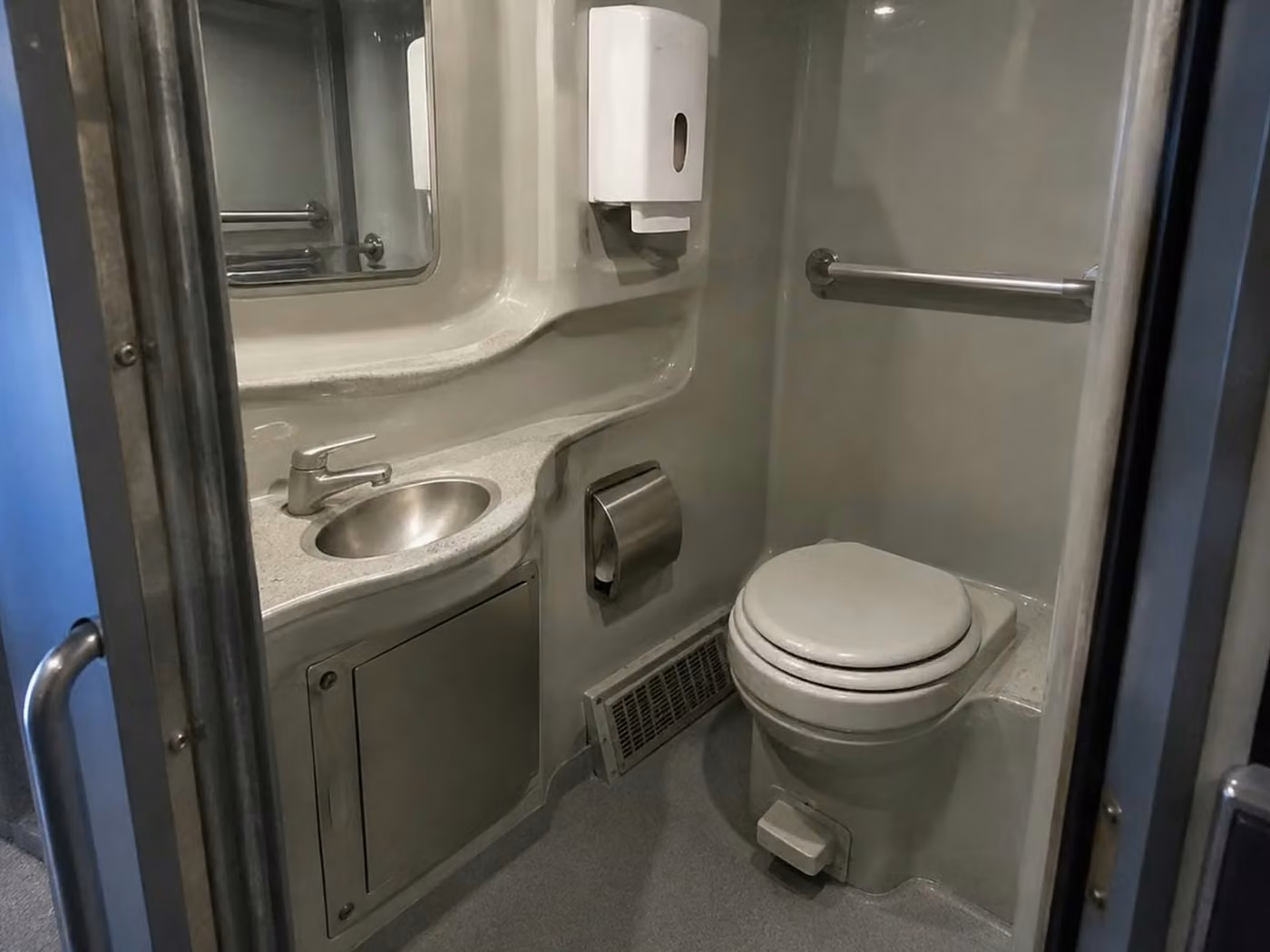 hinesville 56 passenger charter bus onboard restroom