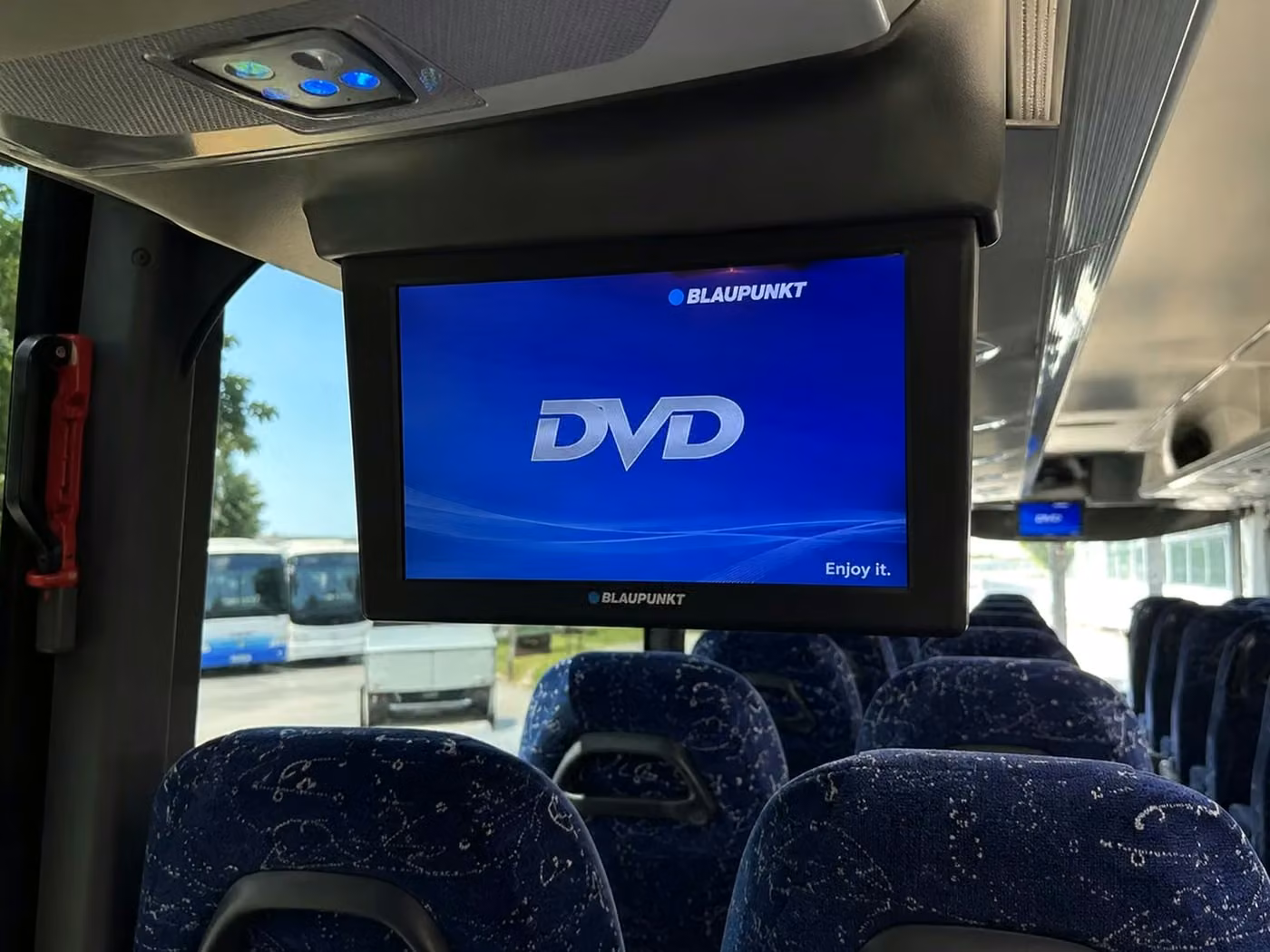 hinesville 56 passenger charter bus tvs