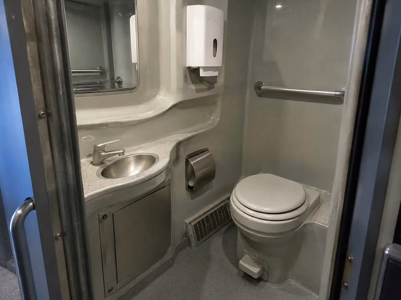hinesville charter bus onboard restroom