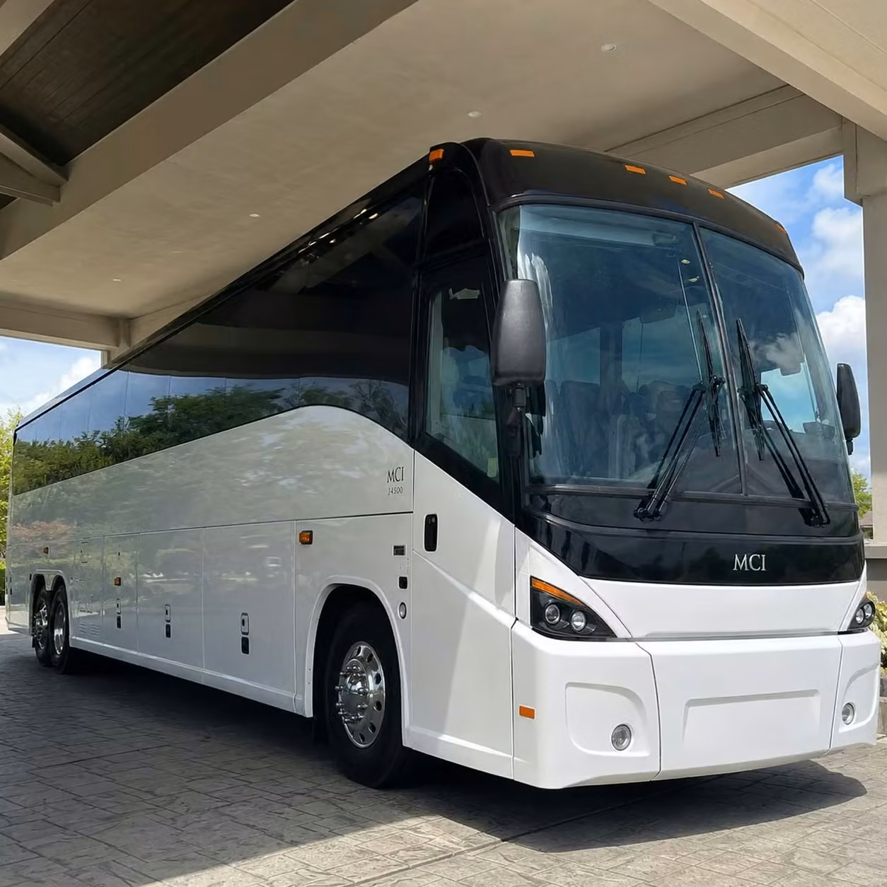 hinesville government and military buses with wifi power outlets and onboard restrooms